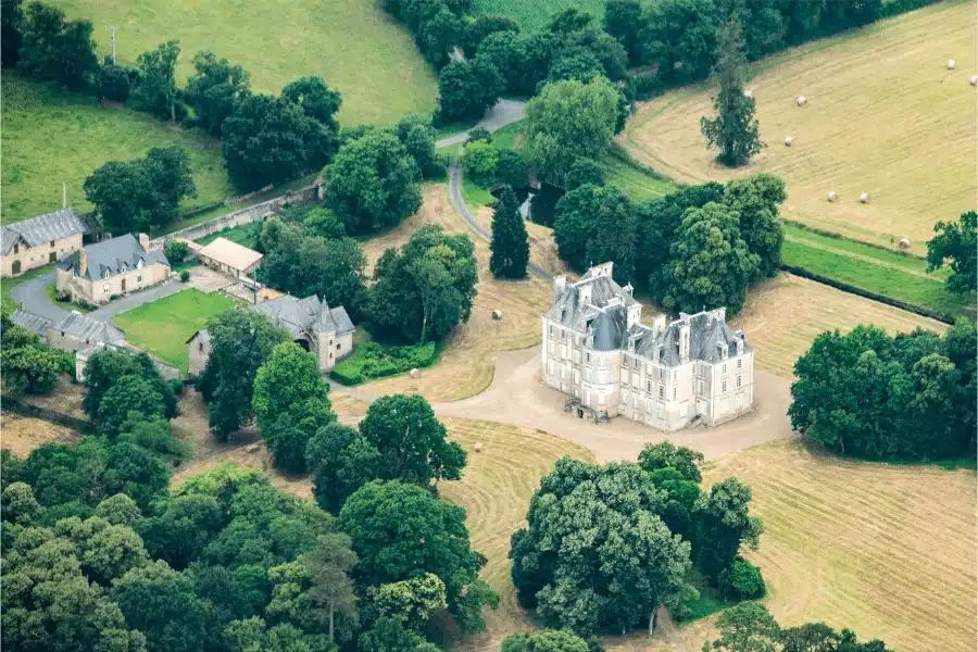 visit the castels of vendee